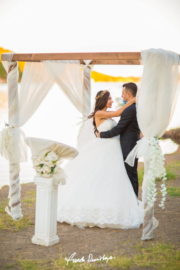 Seyran ve Burak cunda ayvalık dış mekan çekimi düğün fotoğrafları